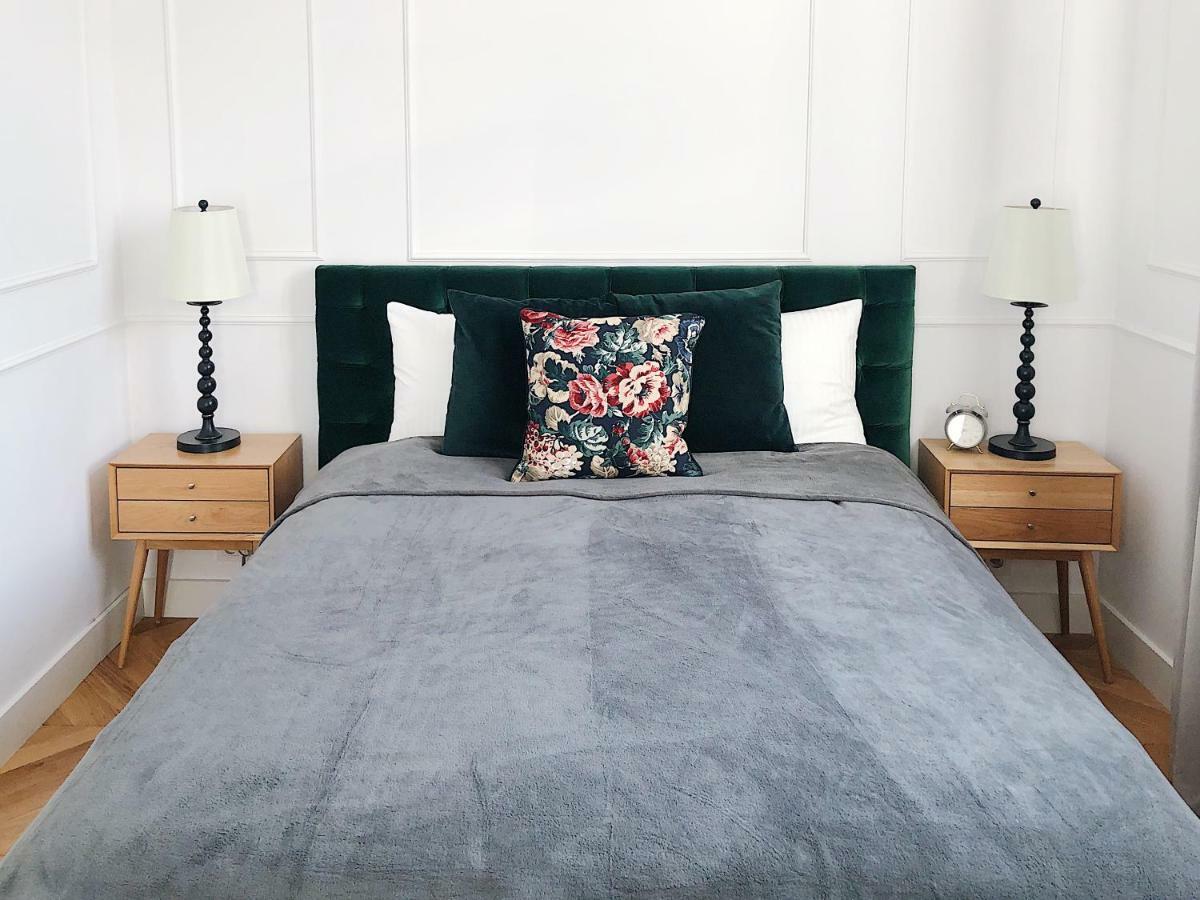 Tcf - With Free Garage Apartment